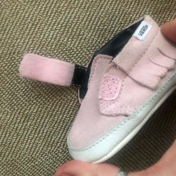 Vans Infant Suede Moccasins with Fringe. Velcro Closure. Light Pink. Size 2. EUC - Picture 11 of 15